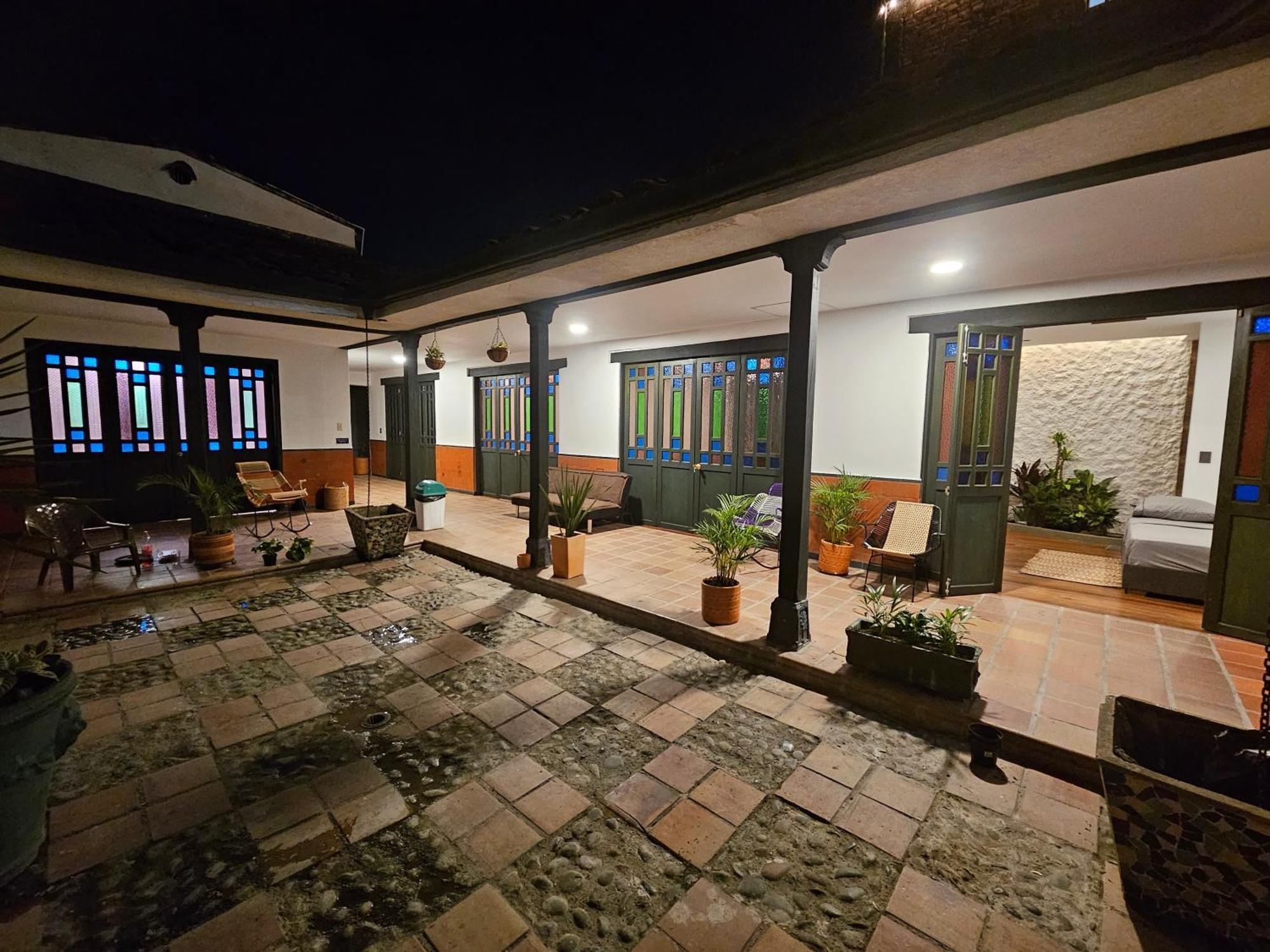 ホテル Casa Alba カリ エクステリア 写真
