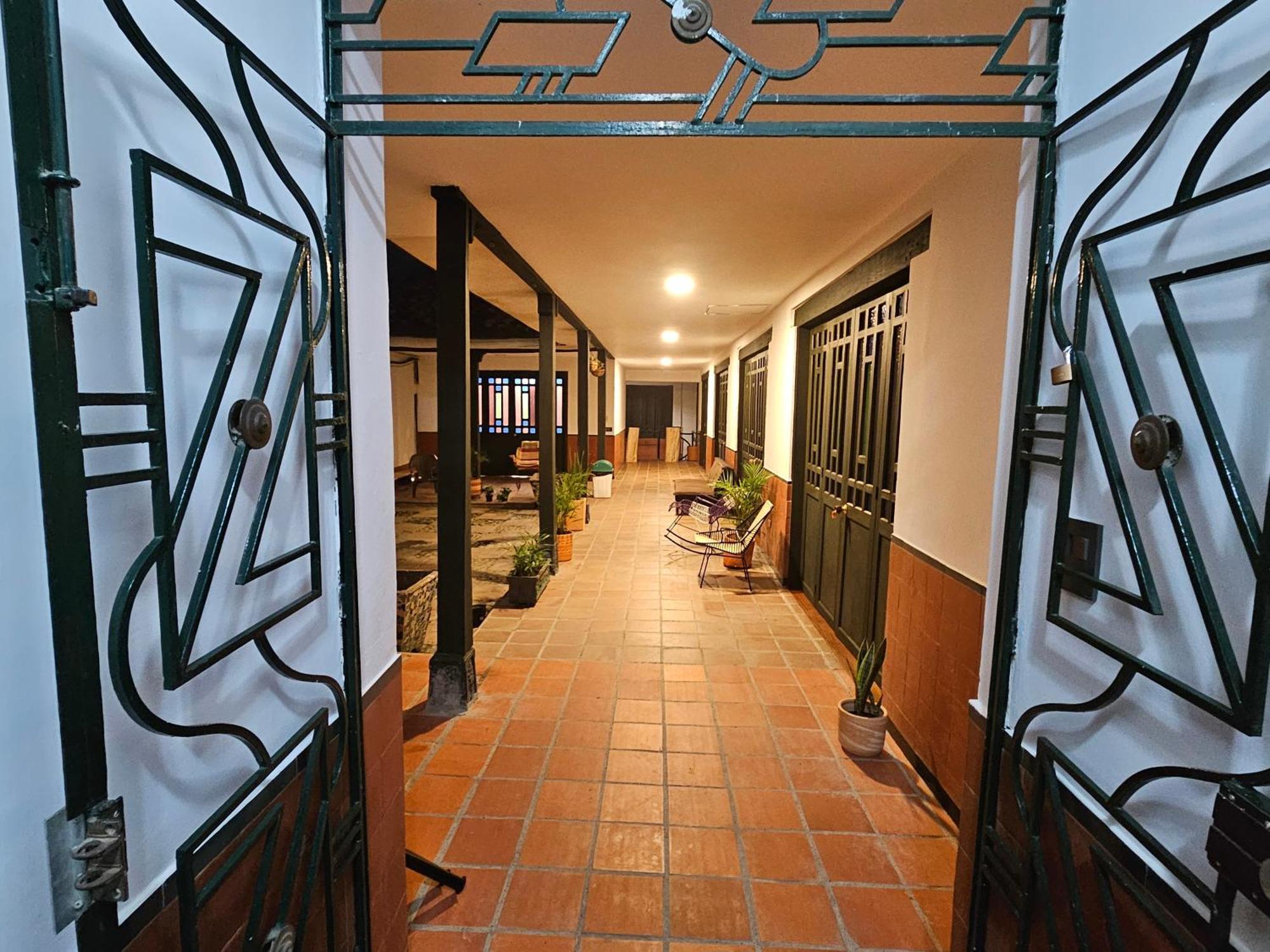 ホテル Casa Alba カリ エクステリア 写真